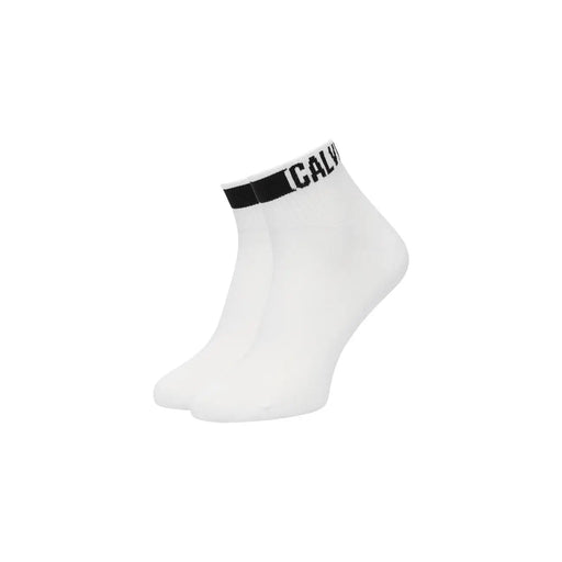Chaussettes blanches en coton avec bord-côte noir et logo Calvin Klein, issues de la collection de sous-vêtements en coton pour homme Calvin Klein
