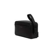Noir Calvin Klein Trousse de toilette rectangulaire pour homme avec emblème, finition cuir texturé et top poignée