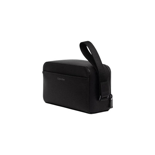Noir Calvin Klein Trousse de toilette rectangulaire pour homme avec emblème, finition cuir texturé et top poignée