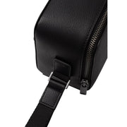 Calvin Klein Sac bandoulière homme en cuir noir texturé avec emblème, fermeture éclair élégante et bandoulière ajustable
