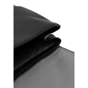 Calvin Klein Sac à dos homme à rabat avec emblème, en polyuréthane noir texturé cuir noir et coutures précises.