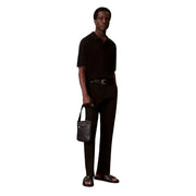 Calvin Klein Sac reporter pour homme en cuir noir à motif losanges matelassé et finitions argentées.