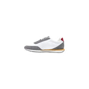 Calvin Klein Baskets homme grises en similicuir, pointure 38, avec détails en toile suédée blanche et grise et languette rouge au talon.