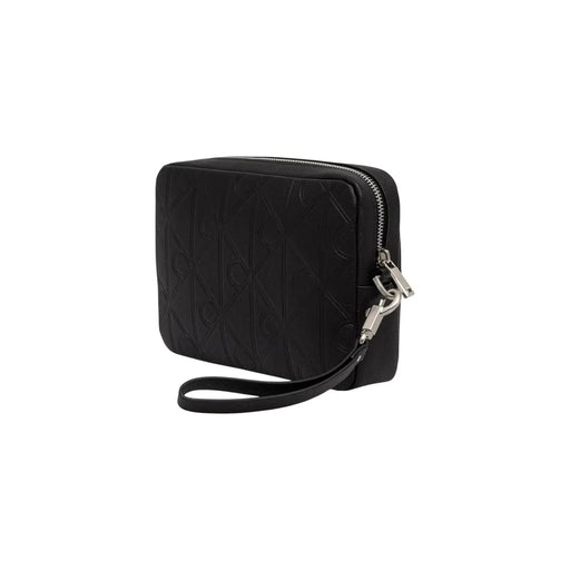 Pochette Calvin Klein pour homme en cuir noir avec logo en relief et fermeture éclair argentée.