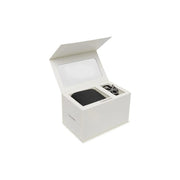 Calvin Klein Portefeuille en cuir pour homme et ceinture noire assortie, présentés dans un élégant coffret blanc de 11 x 9 cm.