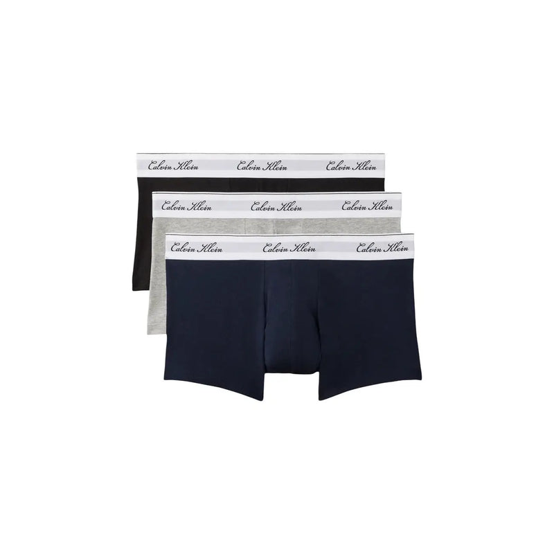 Calvin Klein Lot de 3 boxers homme taille basse en coton, coloris noir, gris et bleu marine, avec ceinture élastique et logo blanc.