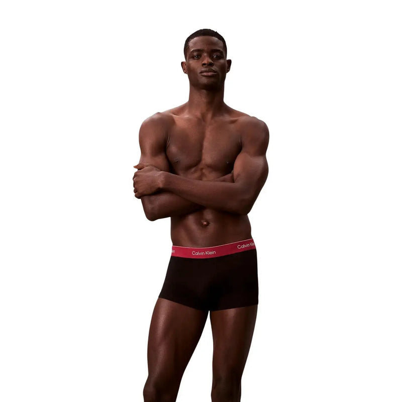 Noir Calvin Klein Slip pour homme en coton taille basse avec ceinture rouge ornée du logo de la marque