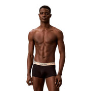 Calvin Klein Boxers pour hommes en coton noir, taille basse, avec une ceinture beige ornée du logo de la marque