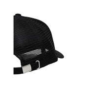 Casquette trucker en maille noire avec détails argentés Calvin Klein boucle de marque et sangle réglable au dos en coton