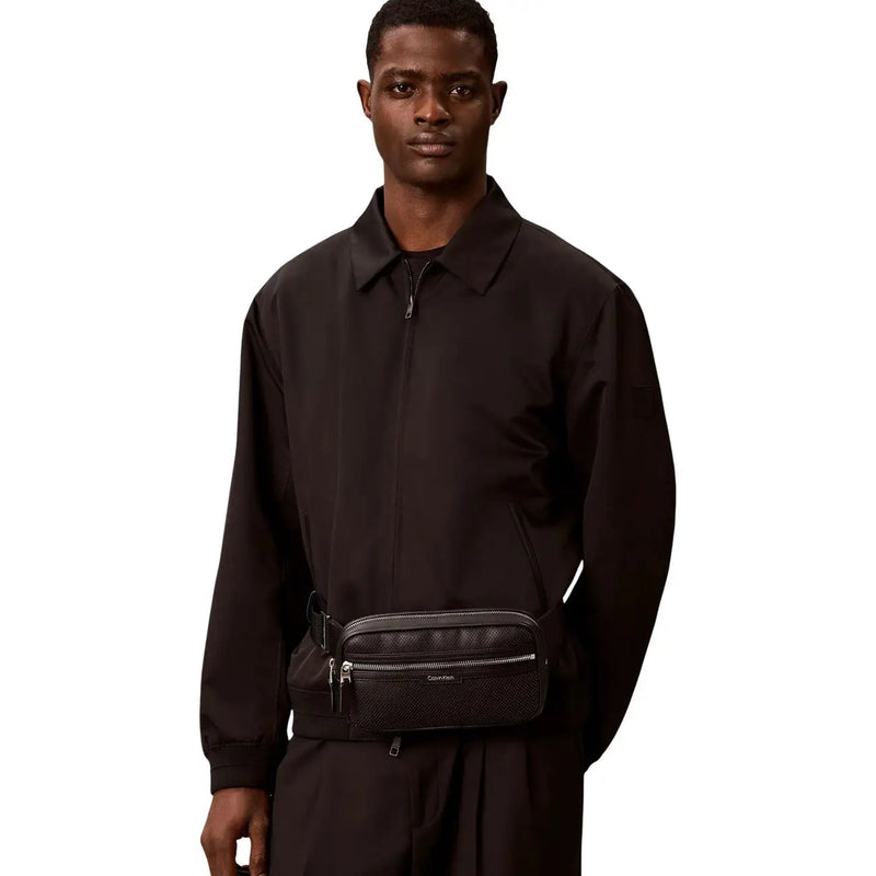 cuir noir texturé Calvin Klein Sac banane perforé pour homme avec fermetures éclair argentées et logo discret en polyuréthane