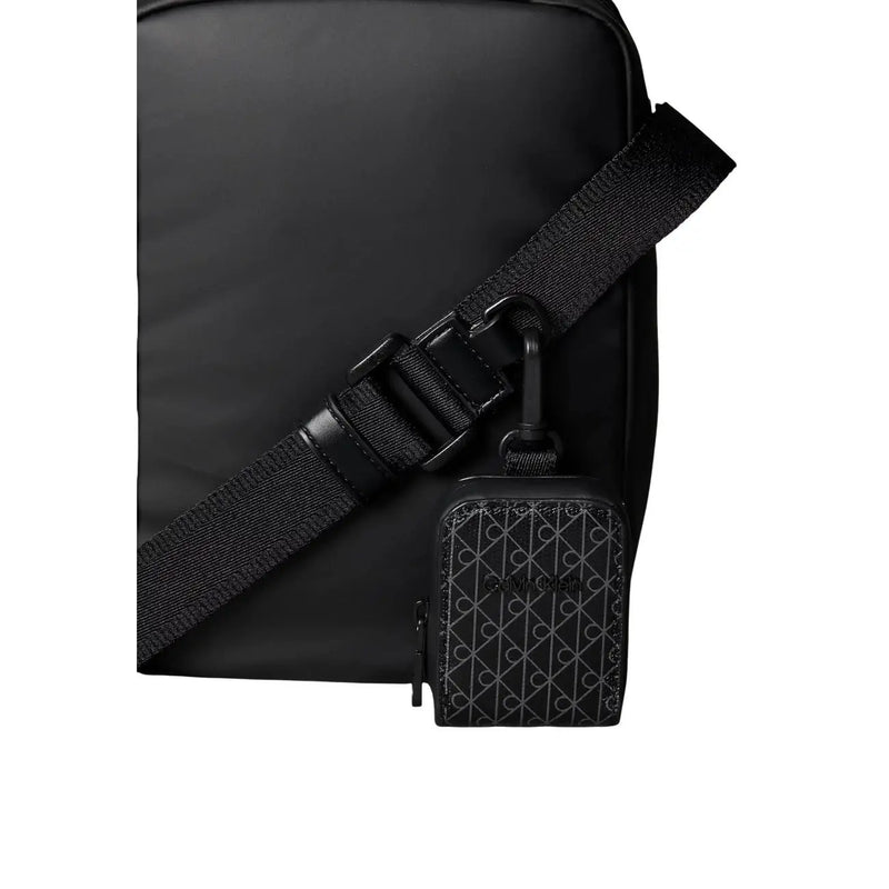 Noir Calvin Klein Sacoche utilitaire matelassée pour reporter avec pochette texturée à motifs attachée à une bandoulière, taille W16