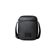 Sacoche utilitaire matelassée noire Calvin Klein pour homme, au design minimaliste et élégant, avec un discret écusson de la marque sur le devant, taille W16