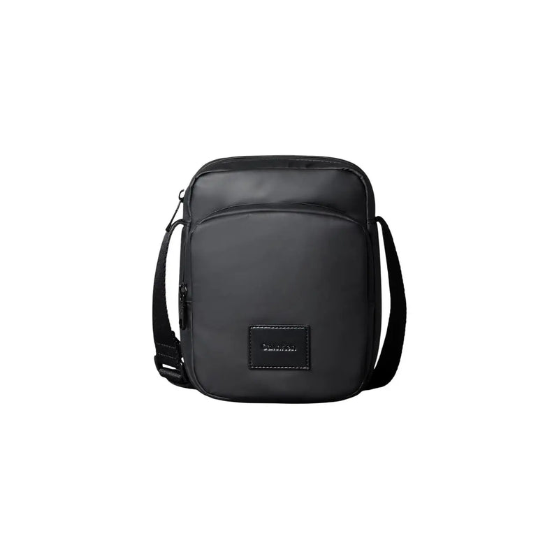 Sacoche utilitaire matelassée noire Calvin Klein pour homme, au design minimaliste et élégant, avec un discret écusson de la marque sur le devant, taille W16