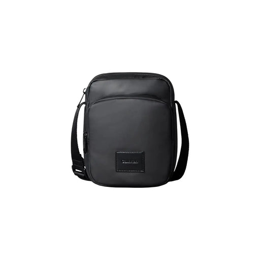 Sacoche utilitaire matelassée noire Calvin Klein pour homme, au design minimaliste et élégant, avec un discret écusson de la marque sur le devant, taille W16