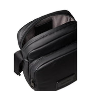 Calvin Klein Sac bandoulière homme matelassé utilitaire en nylon noir, au design minimaliste et élégant, orné de surpiqûres discrètes.