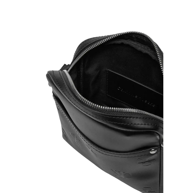 Noir Calvin Klein Sac bandoulière homme en cuir embossé logo avec fermeture éclair argentée, porté épaule, en polyester, L 18 x H 21 cm