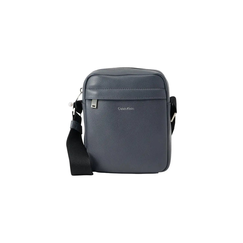 Gris foncé Calvin Klein Sac bandoulière homme avec bandoulière noire, finitions argentées et poches zippées noires, dimensions : 18 x 23 x 7 cm