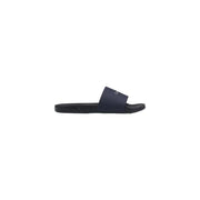 Pantoufles Calvin Klein pour homme, noires, en polyuréthane, bleu marine foncé, à enfiler, design minimaliste et logo blanc sur la bride.