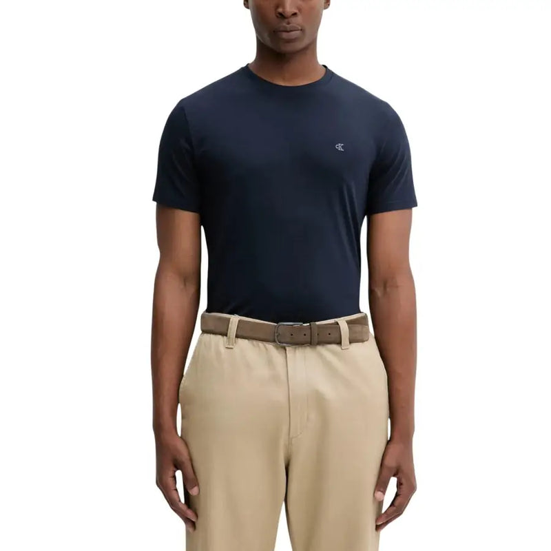 bleu marine Calvin Klein t-shirt en coton à manches courtes pour hommes t-shirt avec un petit logo brodé sur la poitrine gauche