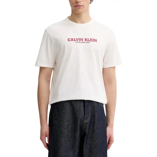 Calvin Klein hommes t-shirt T-shirt en coton blanc avec logo rose Calvin Klein « Établi en 1969 » imprimé sur la poitrine