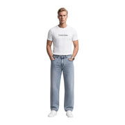 T-shirt Calvin Klein pour homme en coton blanc avec logo gris discret et col rond classique.