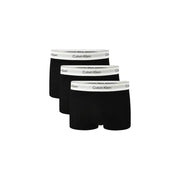 Noir Calvin Klein Boxers pour hommes avec ceinture élastique blanche et logo noir.