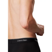 Calvin Klein Sous-vêtements pour hommes noirs avec une ceinture blanche ornée de détails argentés Calvin Klein lettrage du logo