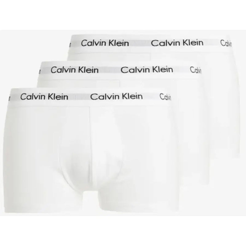Calvin Klein Boxers blancs pour hommes avec bordure logo noire, conçus pour un confort quotidien.