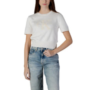 pull court en coton blanc top avec un logo CK brodé discret issu de la collection de tricots beiges pour femmes de Calvin Klein