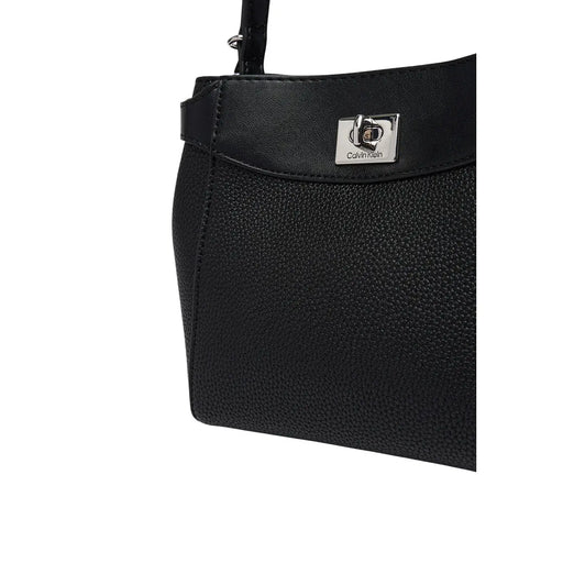 cuir noir texturé Calvin Klein Sac bandoulière pour femme avec fermoir rectangulaire argenté à logo, en polyuréthane