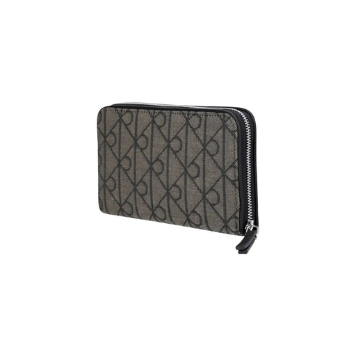 Calvin Klein Portefeuille femme en polyester noir orné d'un élégant motif géométrique gris foncé et d'une fermeture éclair noire.