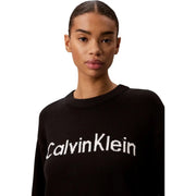 Calvin Klein Pull en maille noire pour femme, col rond, en coton, avec logo blanc tricoté sur la poitrine