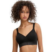 Soutien-gorge push-up noir Calvin Klein pour femme, au design épuré et sans coutures, orné d'une discrète bande logotée en coton modal stretch.