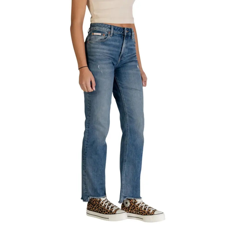 Calvin Klein Jean droit bleu clair délavé pour femme avec ourlets effilochés