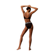 Ensemble de sous-vêtements deux pièces Calvin Klein noir, brassière légèrement doublée, avec logo blanc sur tissu polyester.