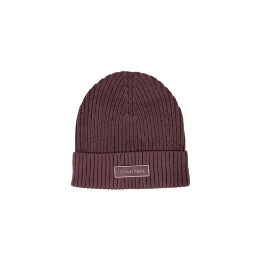Bonnet Calvin Klein pour femme en coton côtelé violet, avec revers et étiquette de la marque bordeaux.