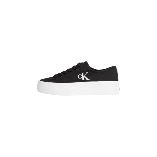 Calvin Klein Baskets basses noires en coton biologique pour femmestop avec une semelle plateforme blanche et le logo CK blanc sur le côté