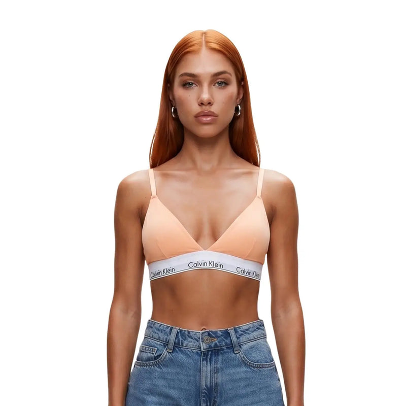 couleur pêche Calvin Klein Soutien-gorge triangle légèrement doublé avec bande en coton blanc et logo noir.