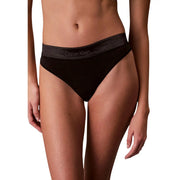 Noir Calvin Klein String en polyester avec une bande discrète à logo gris pour sous-vêtements féminins dévoilant l'arrière