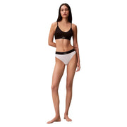 Ensemble bikini Calvin Klein pour femme, noir et blanc, en polyester, au design minimaliste et élégant, style string.