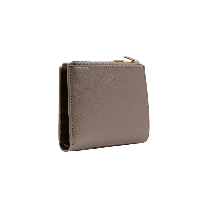 Un élégant portefeuille zippé en cuir taupe de Calvin Klein avec tirette de fermeture éclair dorée et poches zippées beiges 11,5 x 7,5 x 2 cm