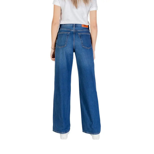Calvin Klein Jean bleu taille haute jambes larges pour femme, vue de dos