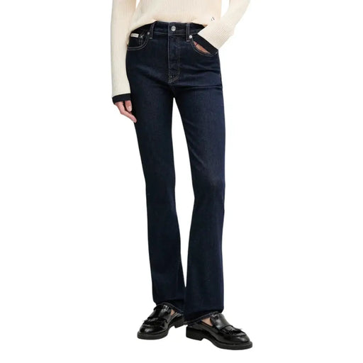 Calvin Klein Jean bleu indigo foncé pour femme, coupe droite, cinq poches