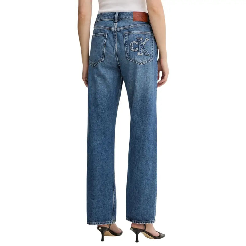Vue arrière de Calvin Klein Jean en coton bleu clair pour femme avec logo CK brodé sur la poche