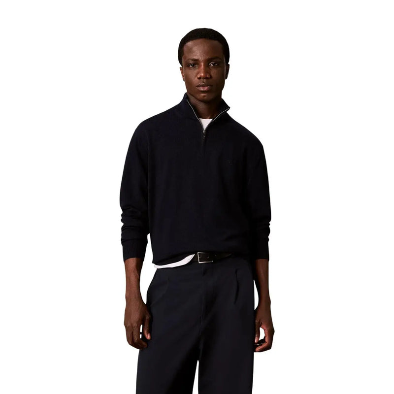 Calvin Klein Pull en laine noire pour homme, coupe ajustée et poignets côtelés, vue de face