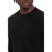 Calvin Klein Pull en laine noire pour homme avec logo brodé discret sur la poitrine, vue de face