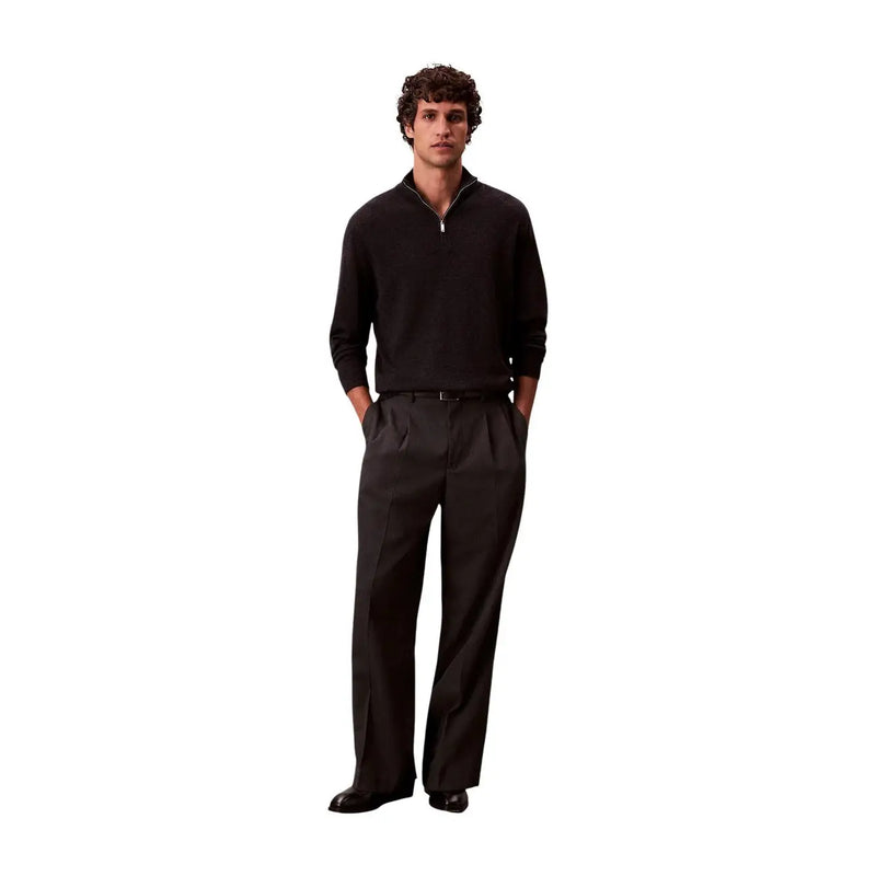 Calvin Klein Pull à col roulé en laine noire pour homme, à maille côtelée et fermeture éclair au quart, vue de face