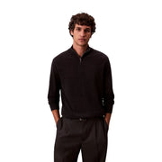 Calvin Klein Pull à col roulé en laine mérinos noire pour homme, avec demi-zip et poignets côtelés, vue de face