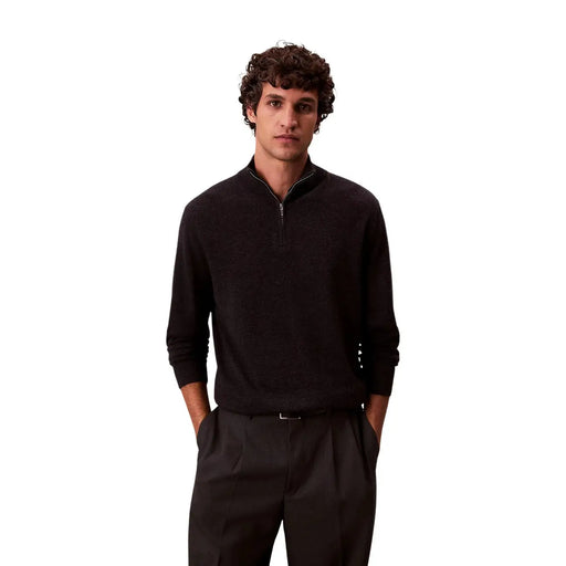 Calvin Klein Pull à col roulé en laine mérinos noire pour homme, avec demi-zip et poignets côtelés, vue de face