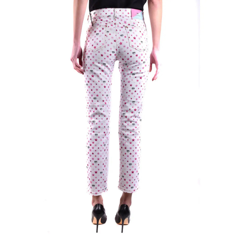 Jean blanc en coton pour femme Chiara Ferragni, orné d'étoiles roses et d'un petit motif de chat noir.